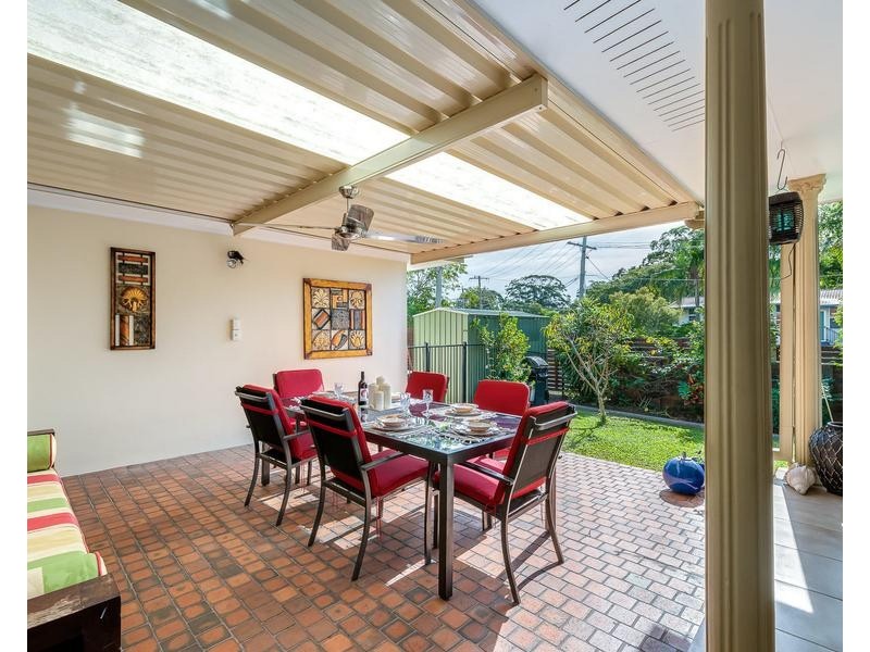 4 Woomera Crescent, Southport QLD 4215