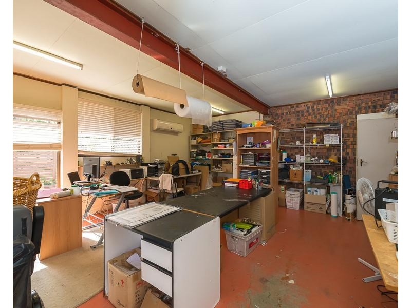 4 Woomera Crescent, Southport QLD 4215