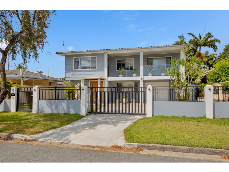 8 Rathbone Place, Labrador QLD 4215