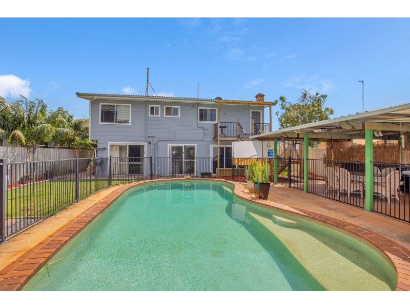8 Rathbone Place, Labrador QLD 4215