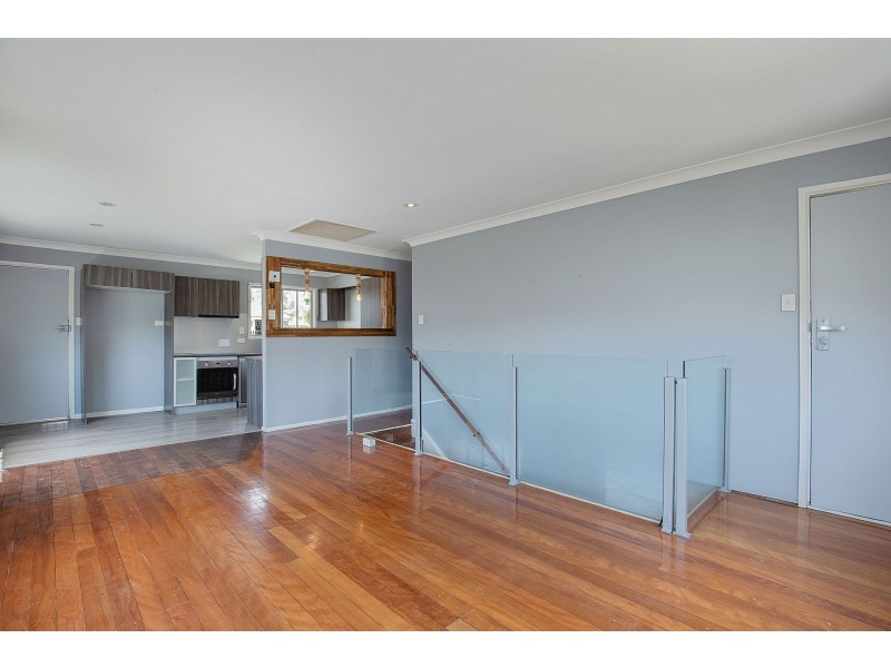 8 Rathbone Place, Labrador QLD 4215