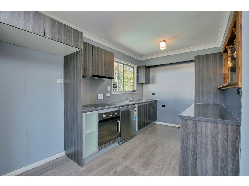 8 Rathbone Place, Labrador QLD 4215