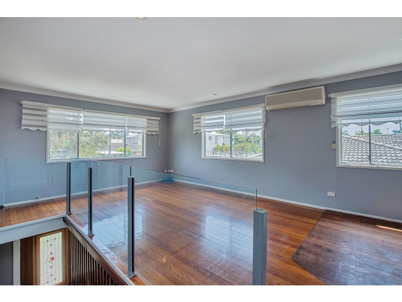 8 Rathbone Place, Labrador QLD 4215