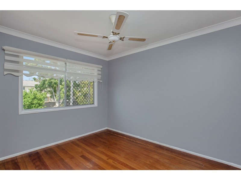 8 Rathbone Place, Labrador QLD 4215