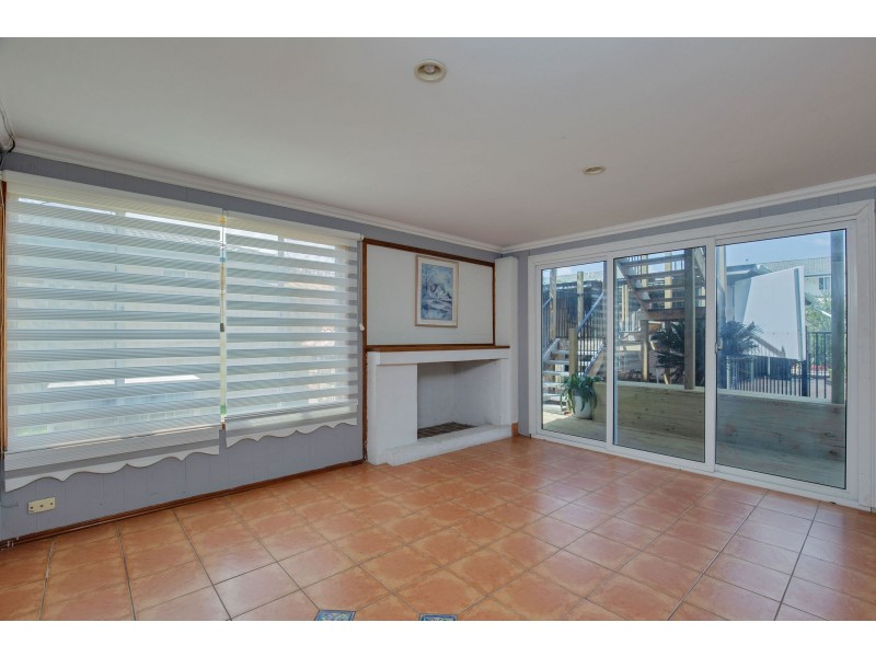 8 Rathbone Place, Labrador QLD 4215