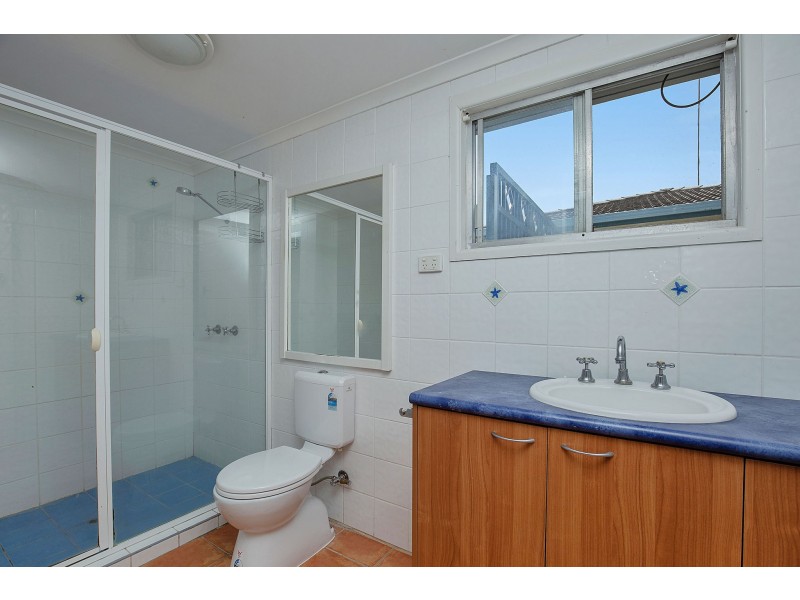 8 Rathbone Place, Labrador QLD 4215