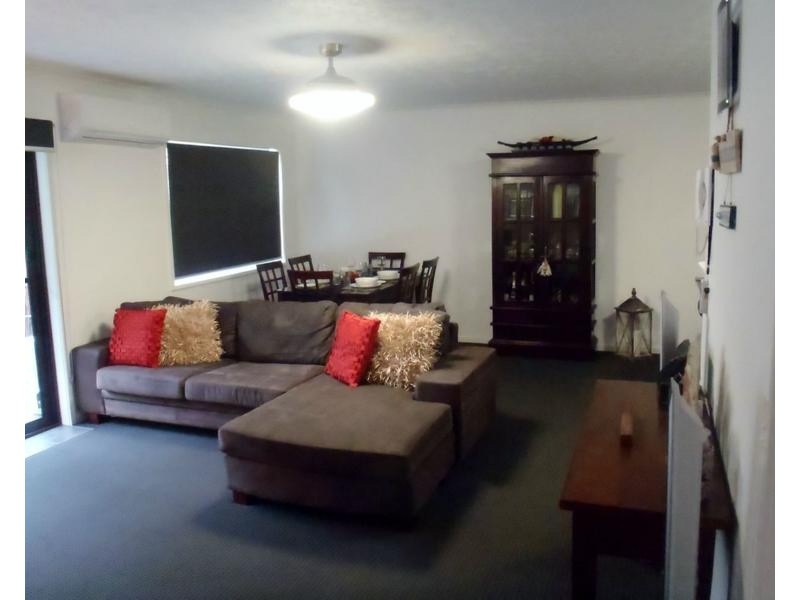 2/8 Baker Avenue, Labrador QLD 4215