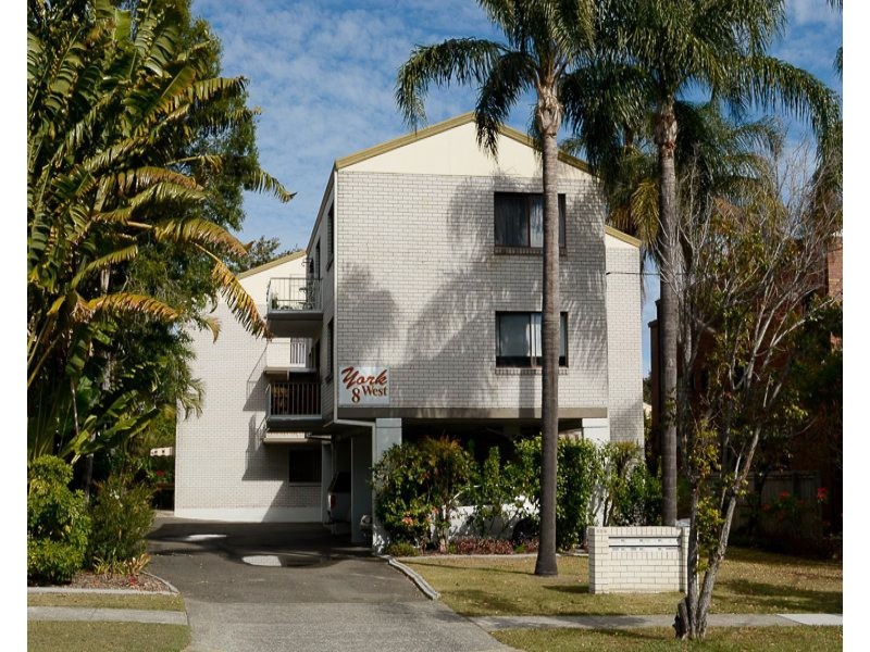 2/8 Baker Avenue, Labrador QLD 4215