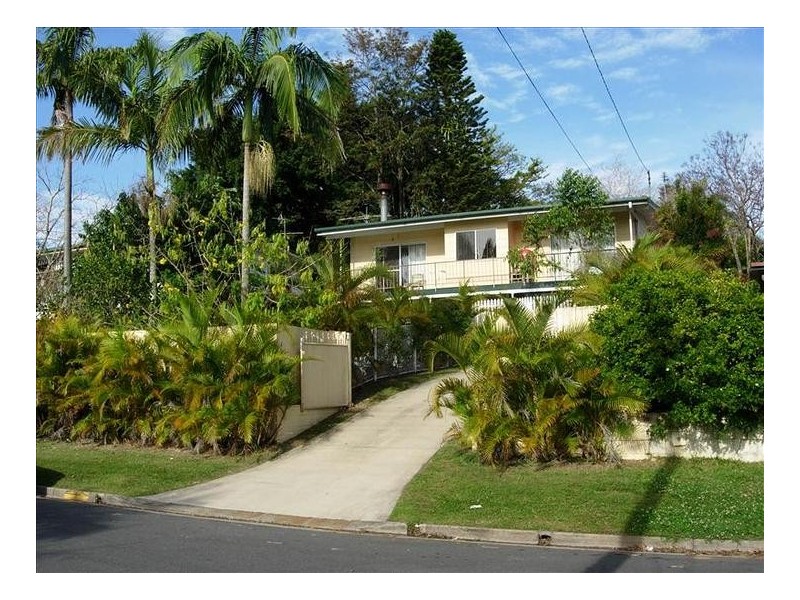5 Rodlan Parade, Labrador QLD 4215