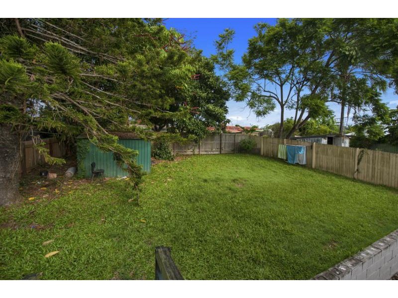 5 Rodlan Parade, Labrador QLD 4215