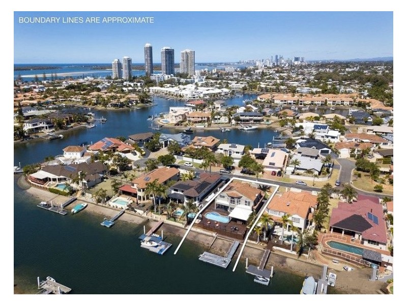 8 Folkstone Place, Runaway Bay QLD 4216