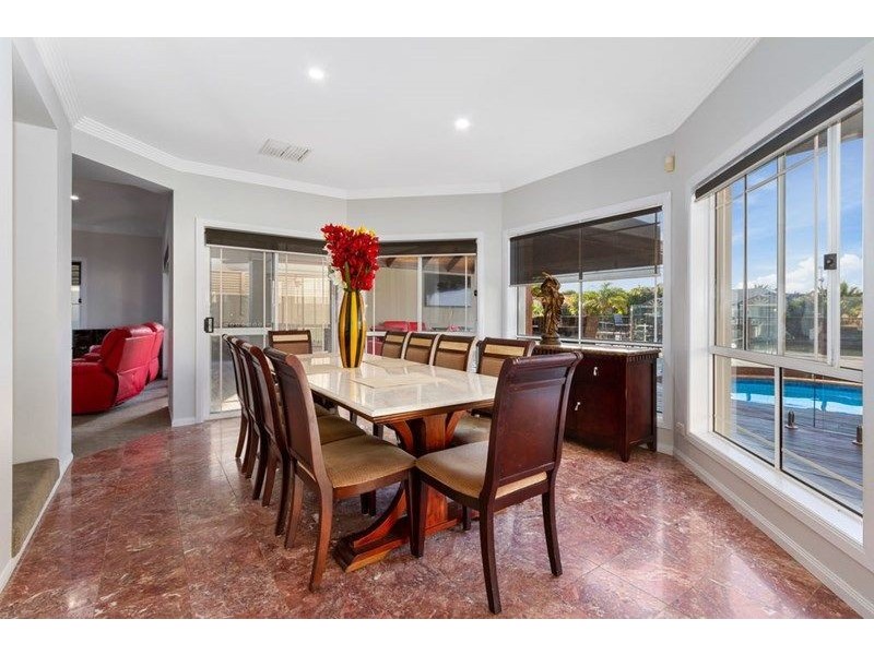 8 Folkstone Place, Runaway Bay QLD 4216