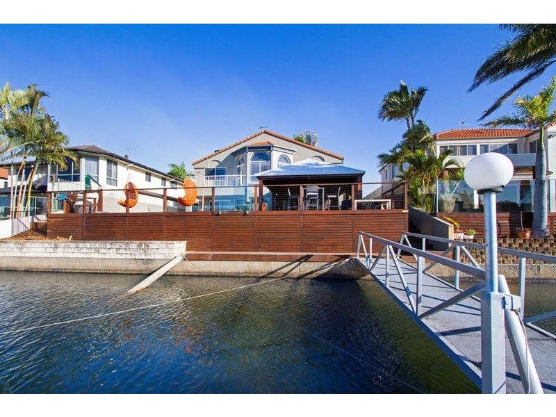 8 Folkstone Place, Runaway Bay QLD 4216