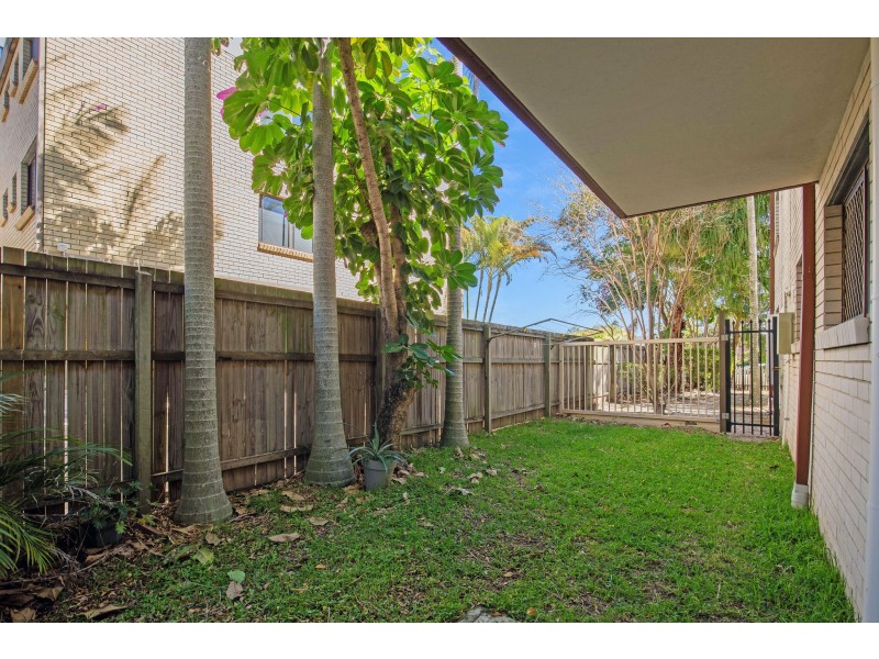 1/29 Ahern Street, Labrador QLD 4215