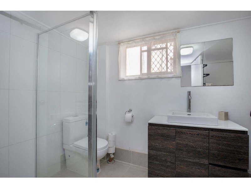 1/29 Ahern Street, Labrador QLD 4215