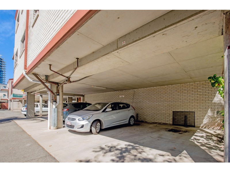 1/29 Ahern Street, Labrador QLD 4215