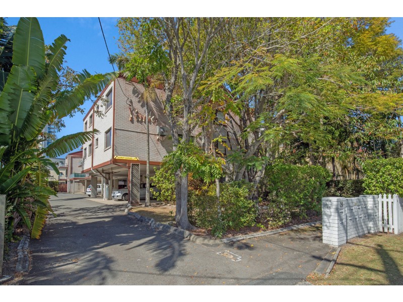 1/29 Ahern Street, Labrador QLD 4215