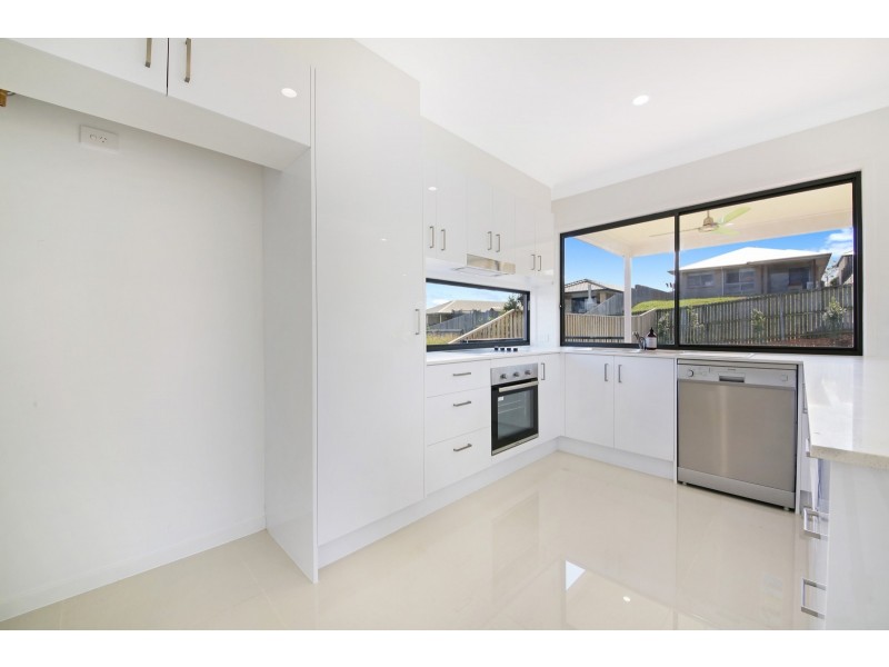 8 Tash Court, Waterford QLD 4133