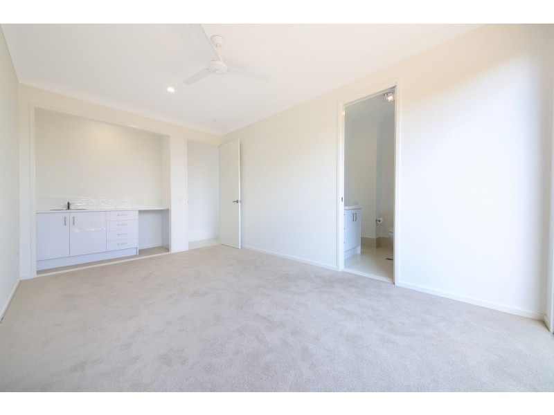 8 Tash Court, Waterford QLD 4133