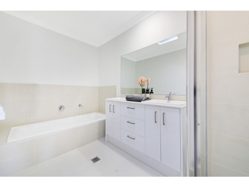 8 Tash Court, Waterford QLD 4133