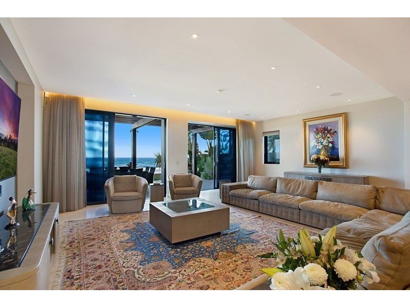 17 Hedges Avenue, Mermaid Beach QLD 4218