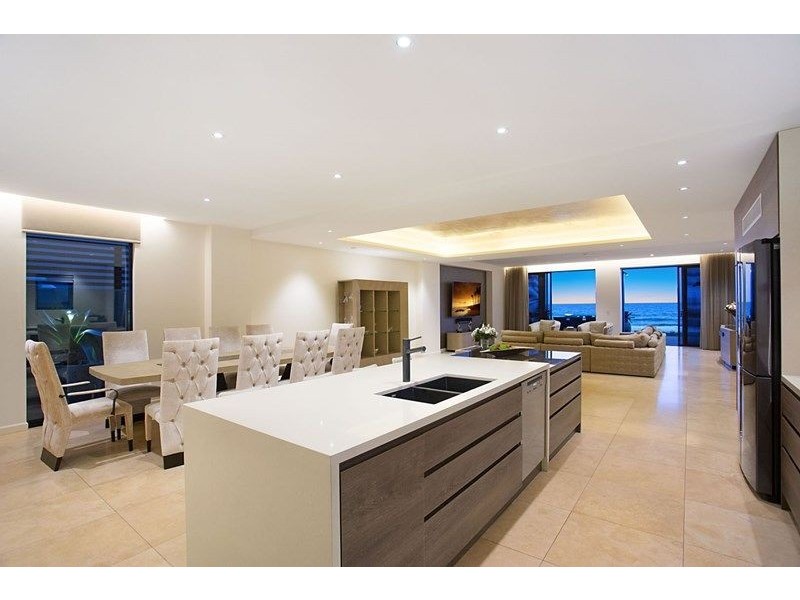 17 Hedges Avenue, Mermaid Beach QLD 4218