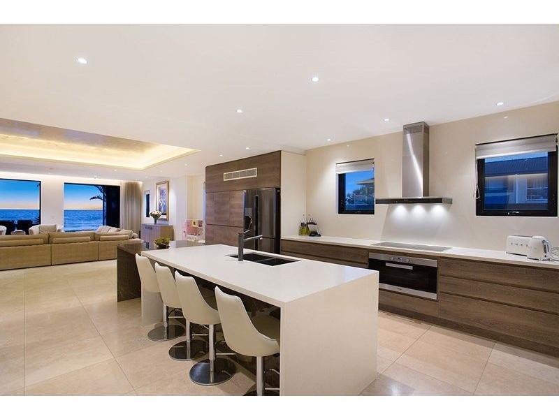 17 Hedges Avenue, Mermaid Beach QLD 4218