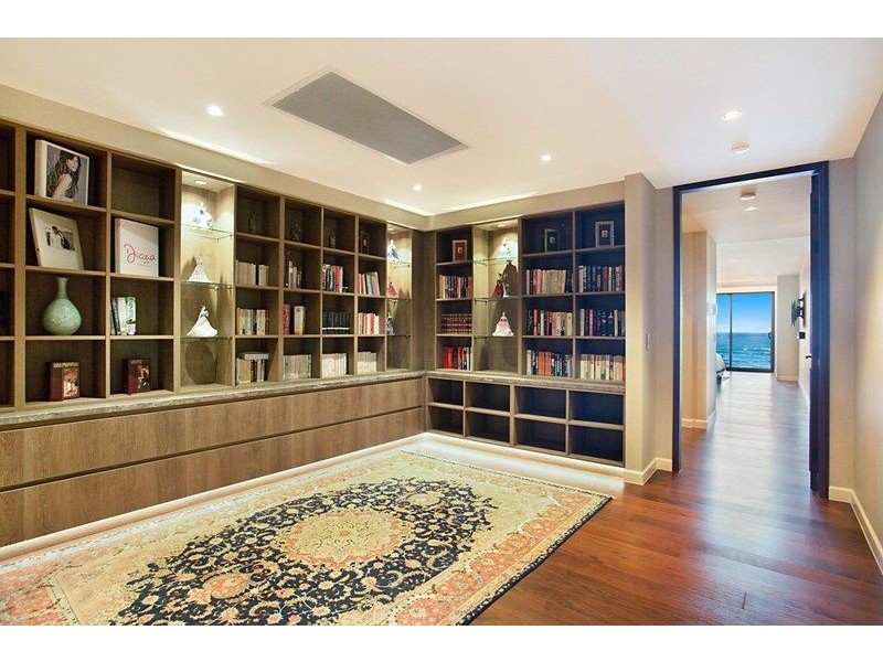 17 Hedges Avenue, Mermaid Beach QLD 4218