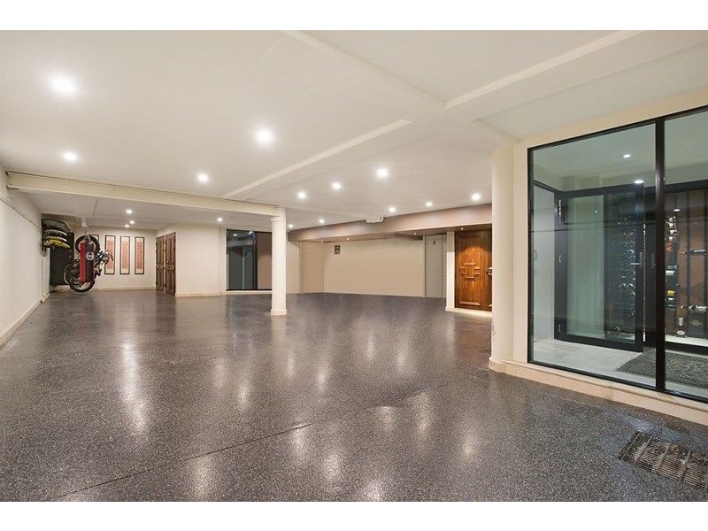 17 Hedges Avenue, Mermaid Beach QLD 4218