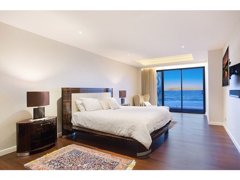 17 Hedges Avenue, Mermaid Beach QLD 4218