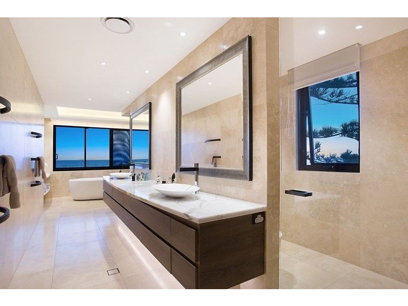 17 Hedges Avenue, Mermaid Beach QLD 4218