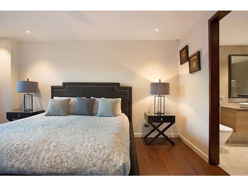 17 Hedges Avenue, Mermaid Beach QLD 4218