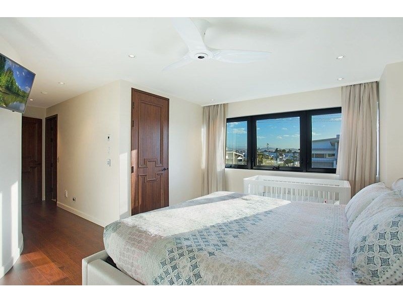 17 Hedges Avenue, Mermaid Beach QLD 4218