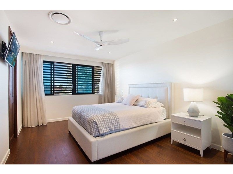 17 Hedges Avenue, Mermaid Beach QLD 4218