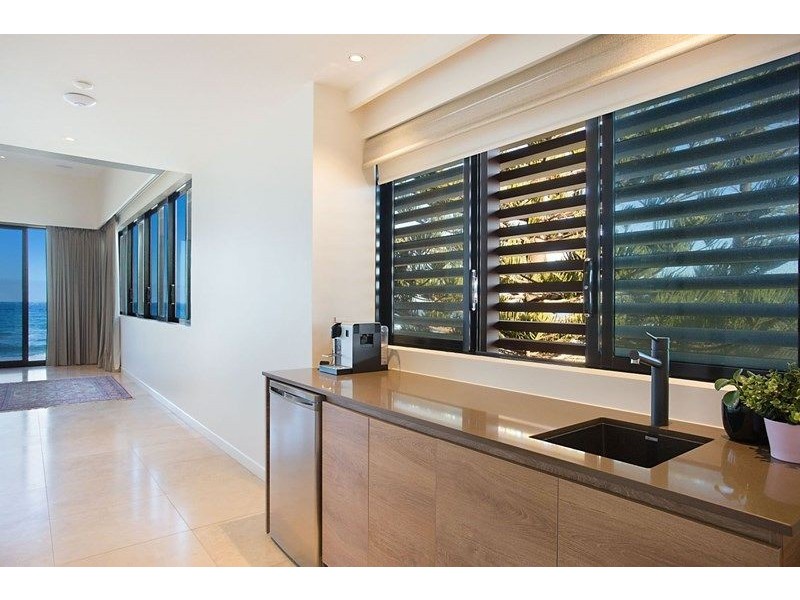 17 Hedges Avenue, Mermaid Beach QLD 4218