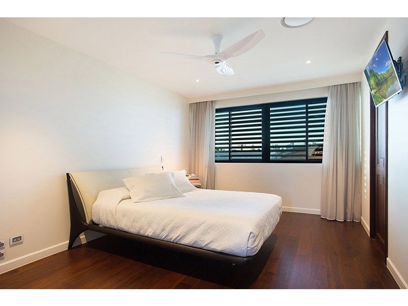 17 Hedges Avenue, Mermaid Beach QLD 4218