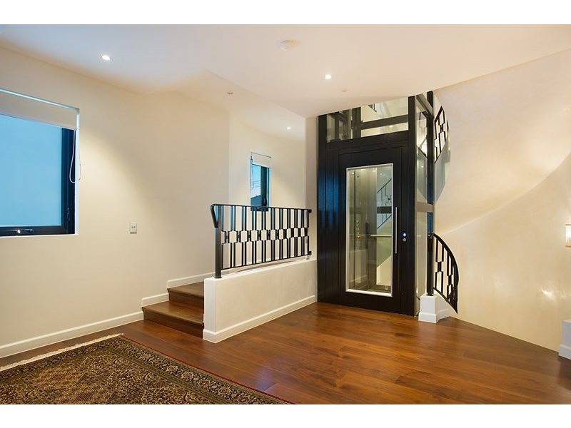 17 Hedges Avenue, Mermaid Beach QLD 4218