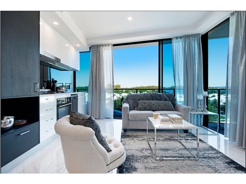 5 HARBOUR SIDE COURT, Biggera Waters QLD 4216