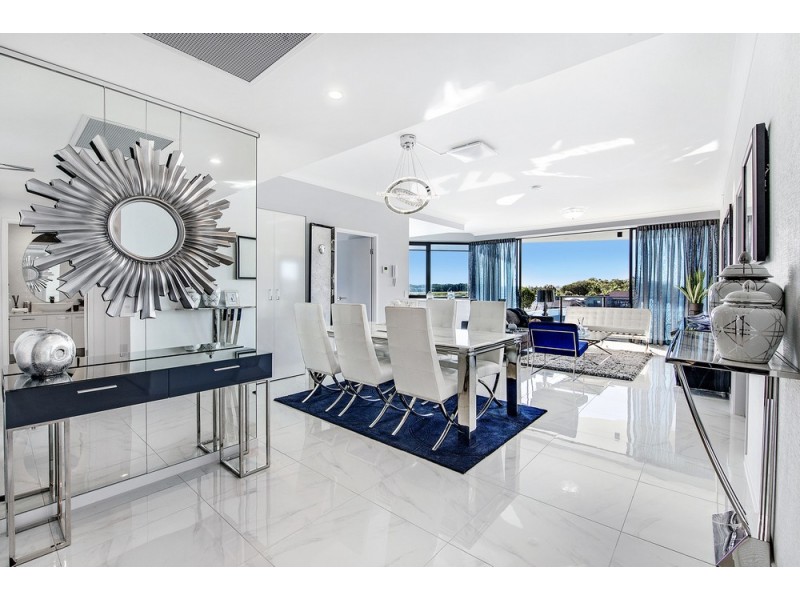 5 Harbourside Court, Biggera Waters QLD 4216