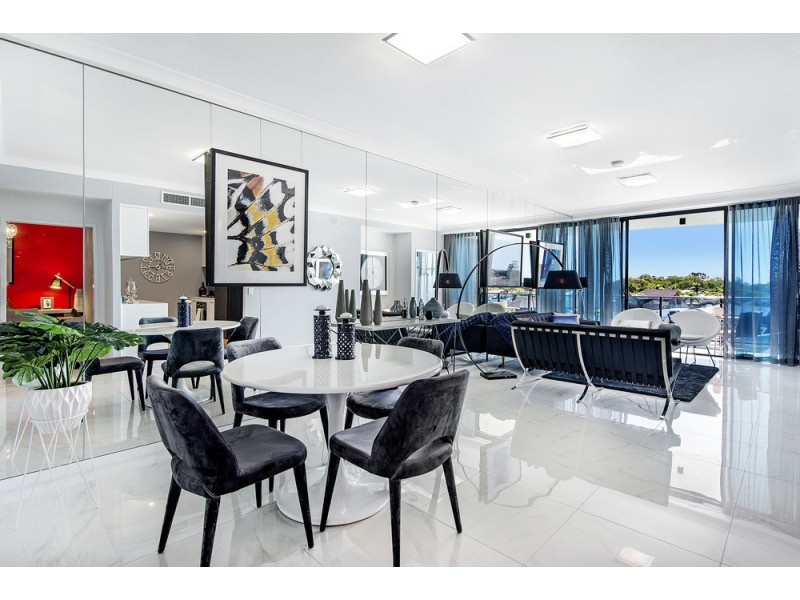 5 Harbourside Court, Biggera Waters QLD 4216