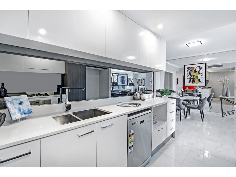 5 Harbourside Court, Biggera Waters QLD 4216