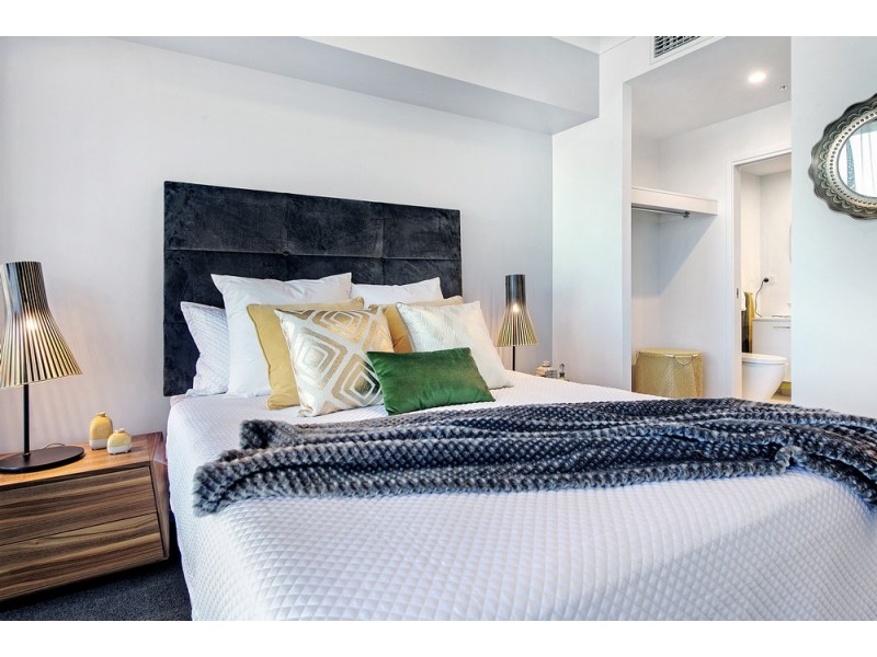 5 Harbourside Court, Biggera Waters QLD 4216