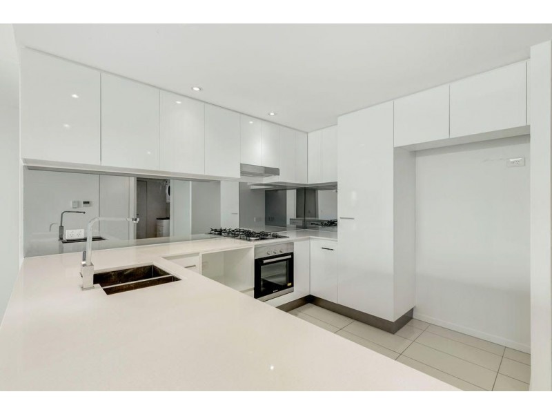 820/19 Imperial Parade, Labrador QLD 4215