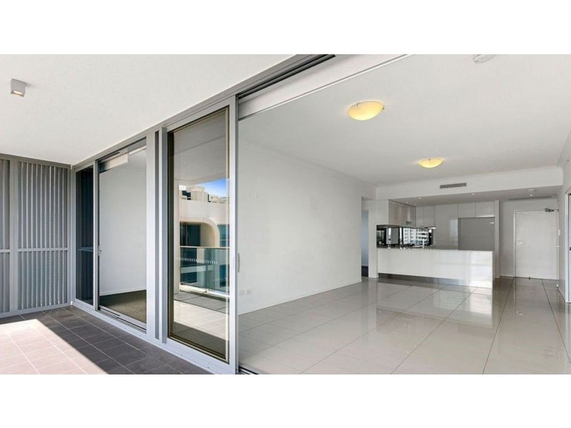 820/19 Imperial Parade, Labrador QLD 4215