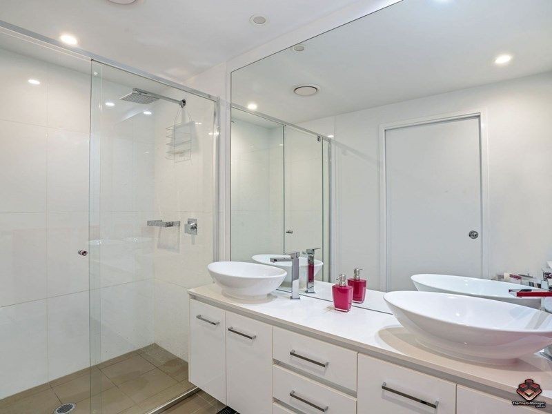 820/19 Imperial Parade, Labrador QLD 4215