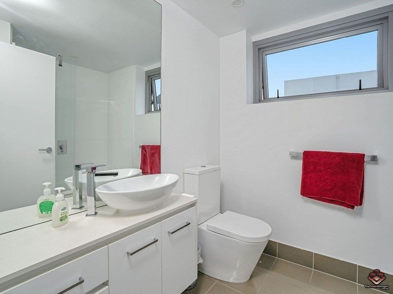 820/19 Imperial Parade, Labrador QLD 4215