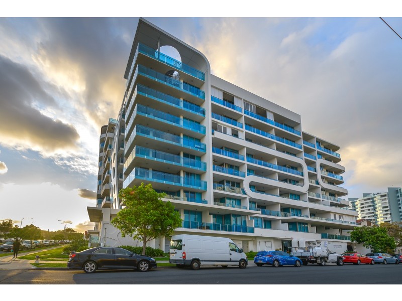 820/19 Imperial Parade, Labrador QLD 4215