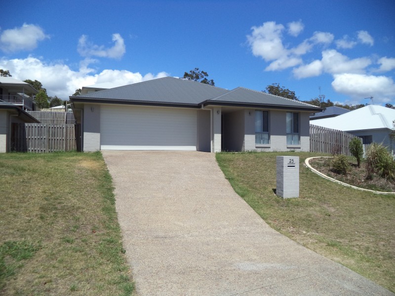25 Saltwater Boulevard, Oxenford QLD 4210