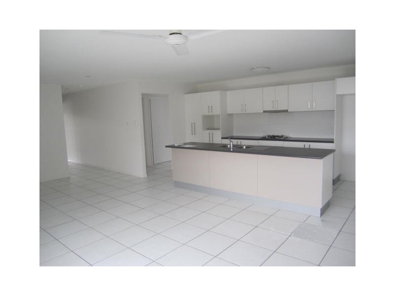 25 Saltwater Boulevard, Oxenford QLD 4210