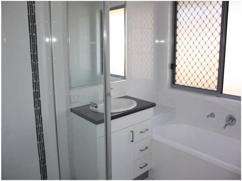 25 Saltwater Boulevard, Oxenford QLD 4210